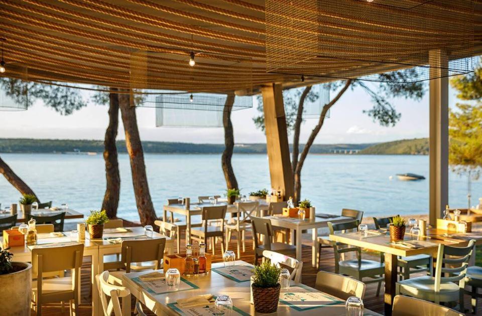 Easyatent Bungalow Tent Lanterna Цервар-Порат Экстерьер фото
